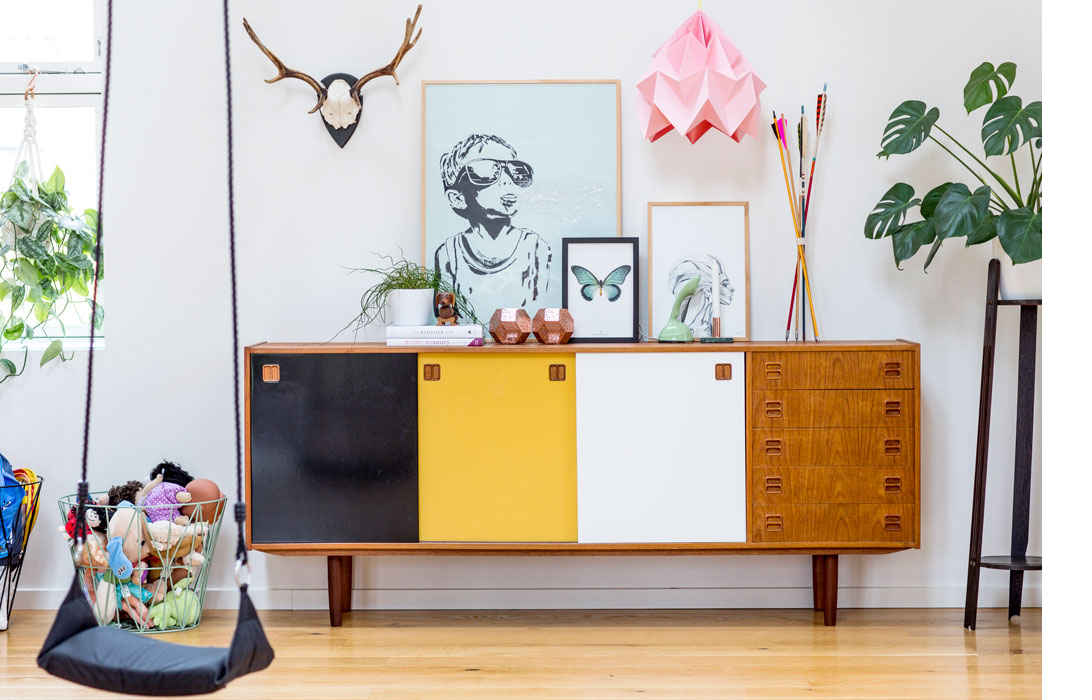 A colorful livingroom